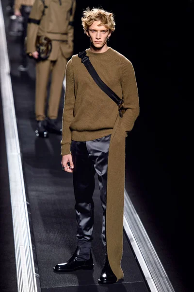 Look 28